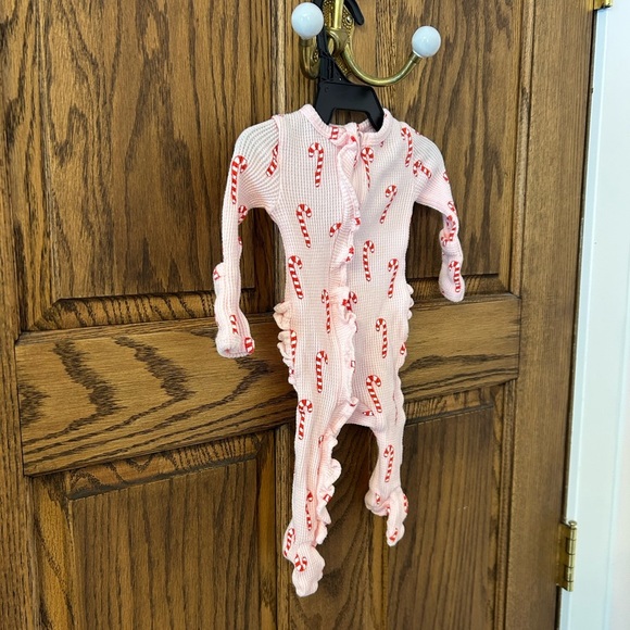 Spearmint Love Organic Waffle Candy Cane Christmas Newborn Ruffle Zip Footie - Picture 4 of 9